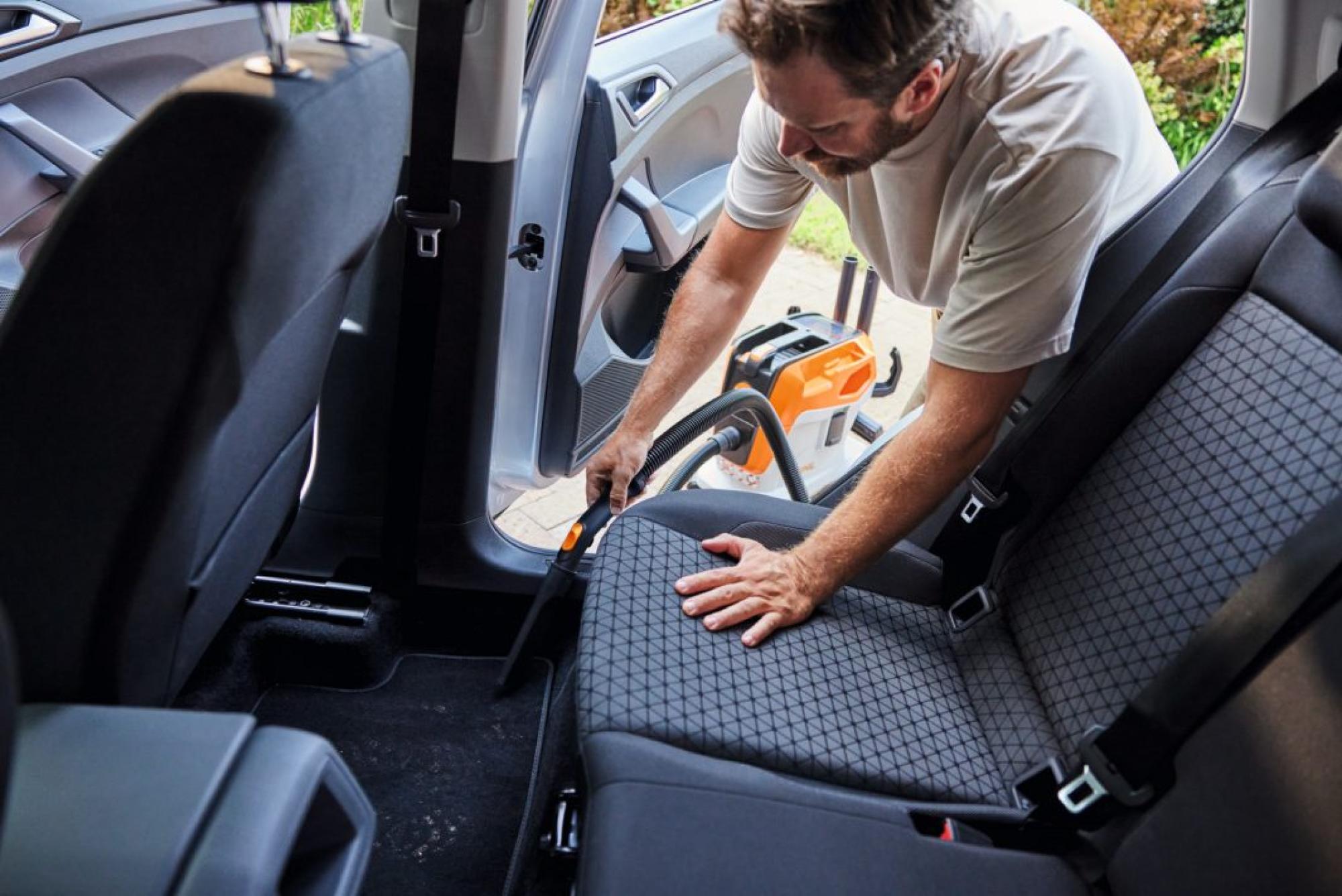 SEA 60 L  Akkumulátoros porszívó (akkumulátor és töltő nélkül)