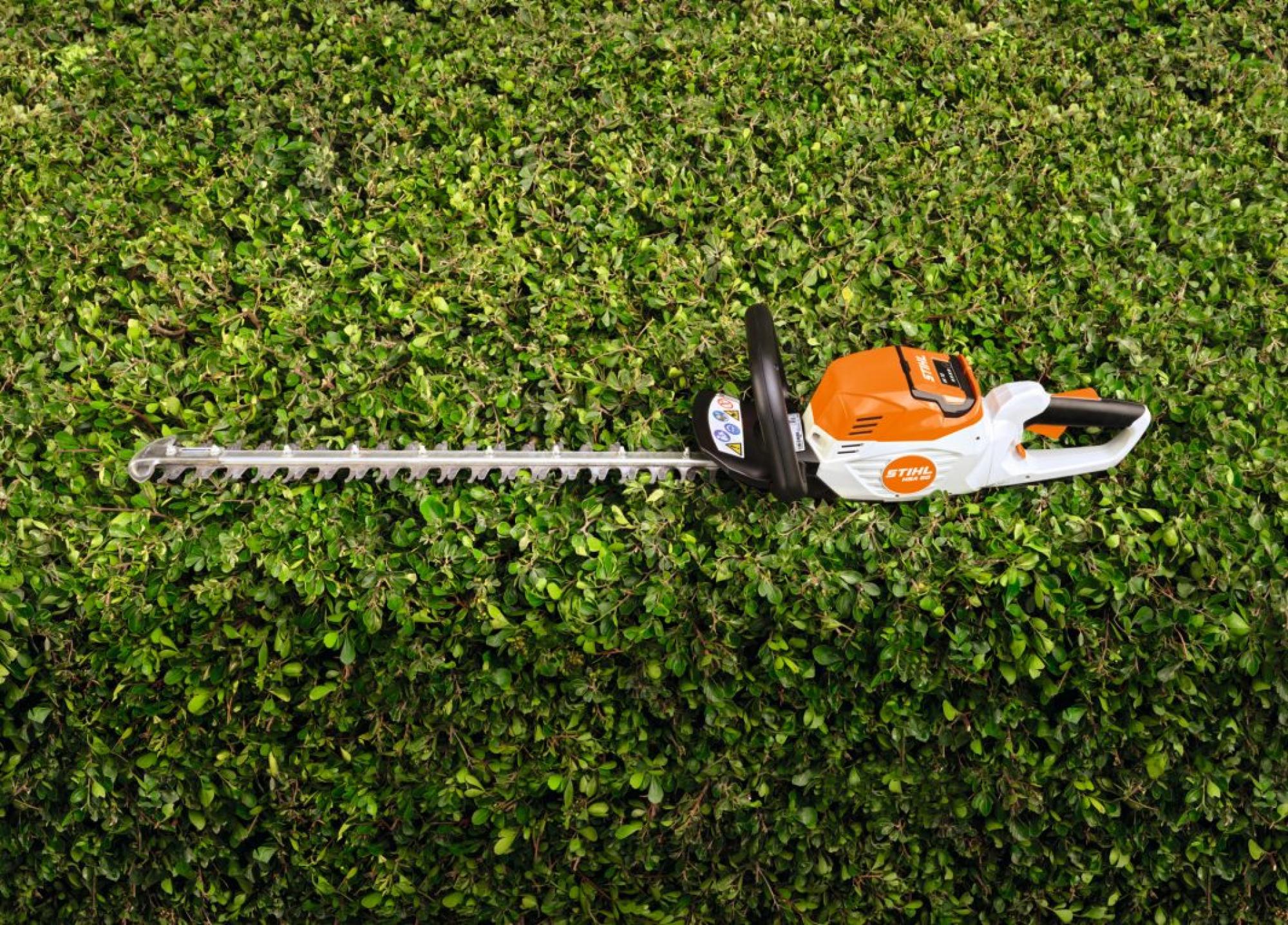 STIHL HSA 60 Akkumulátoros sövényvágó (AK 10 akkumulátorral és AL 101 töltővel)