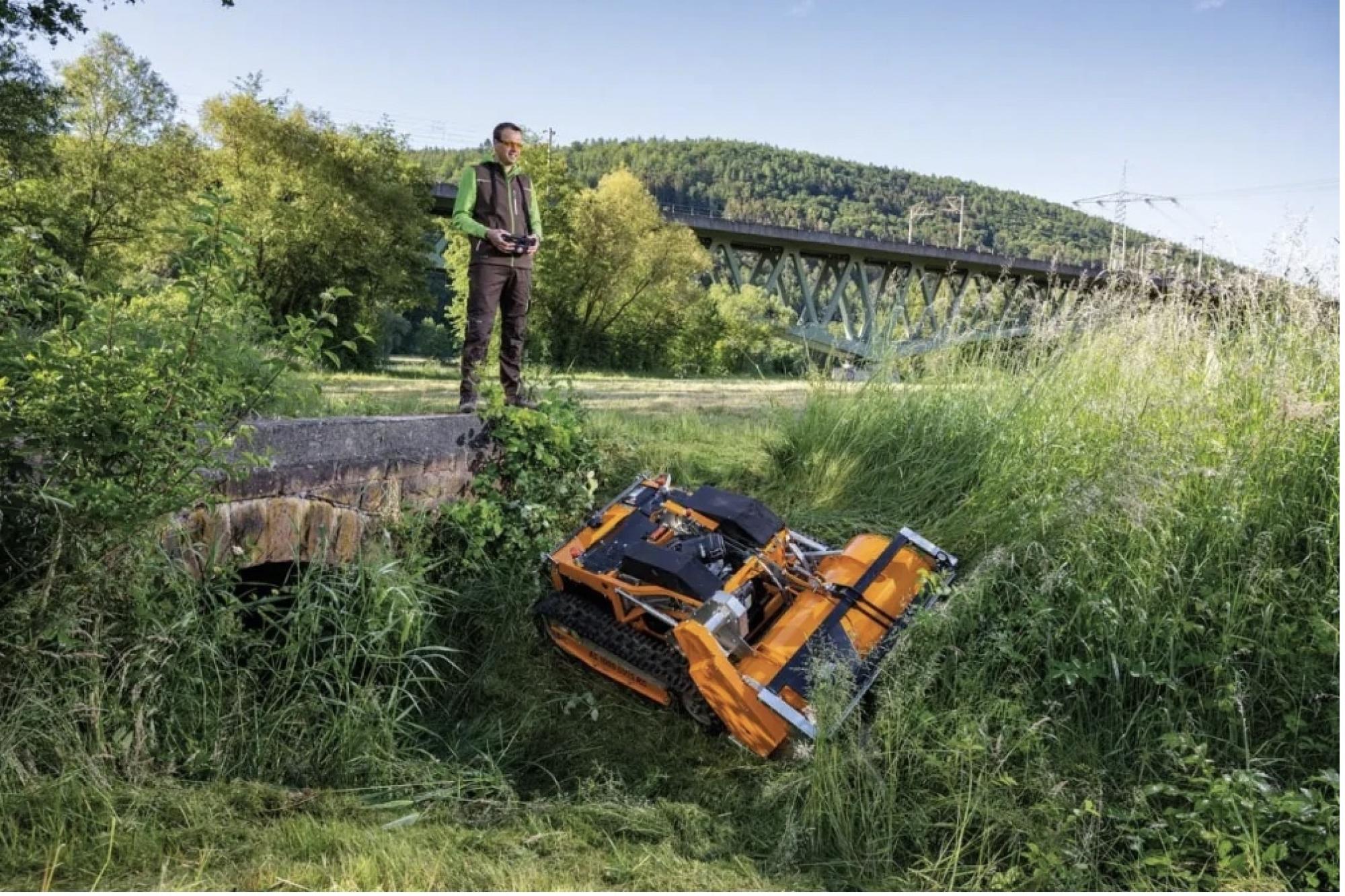 AS-Motor AS 1000 OVIS EVO RC rádiótávirányítású lengőkéses szárzúzó